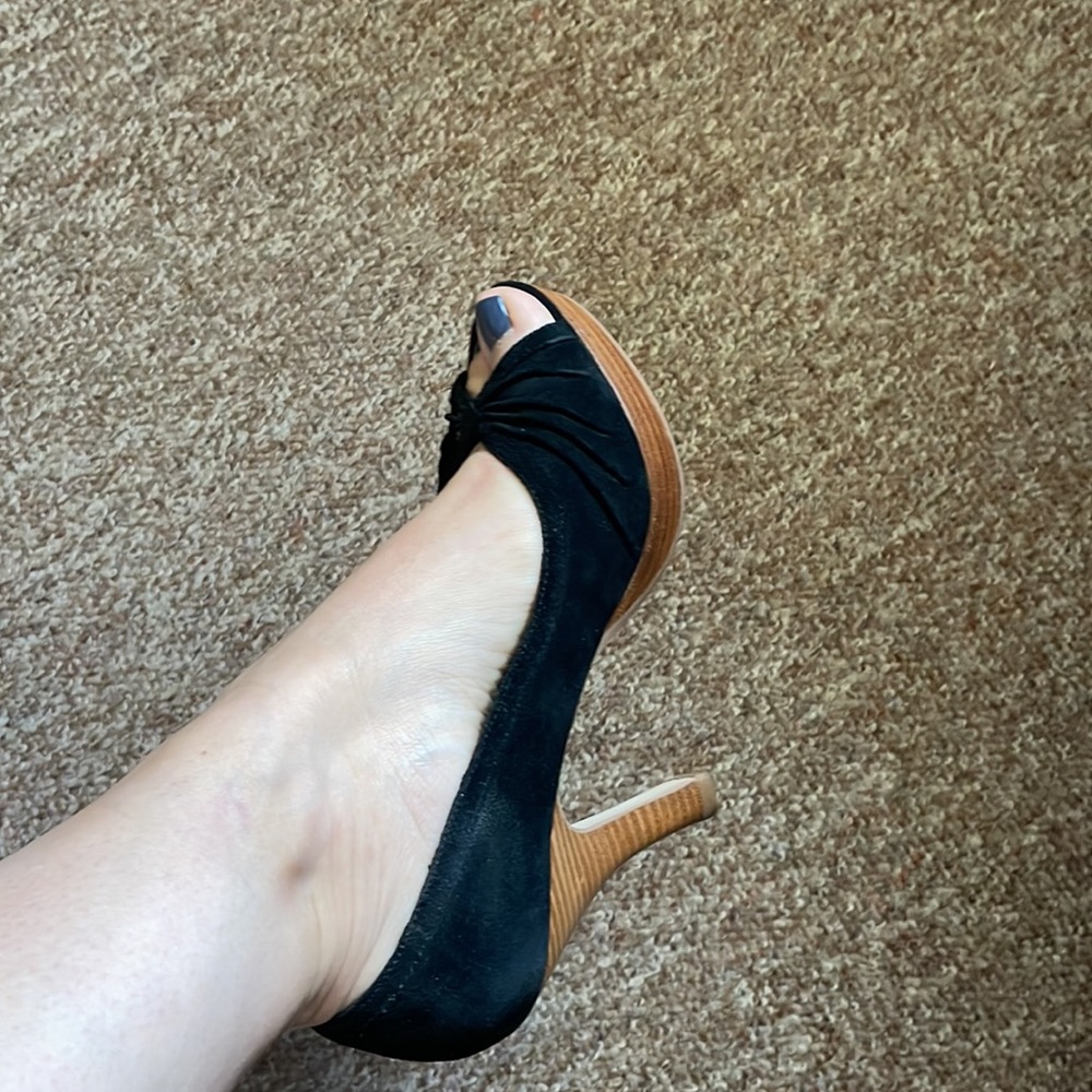 Sexy, Steve Madden real suede heels…Size 8. Gently used